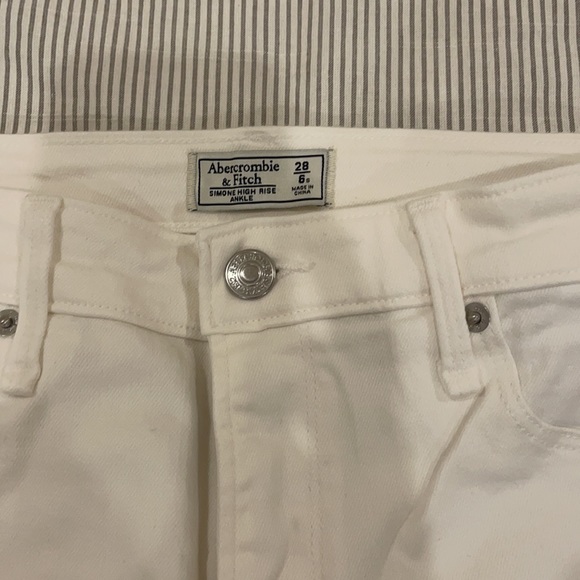 ABERCROMBIE & FITCH: Denim x 2 - Picture 8 of 10